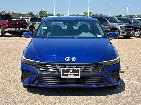 Used 2025 Hyundai Elantra SEL FWD image 3