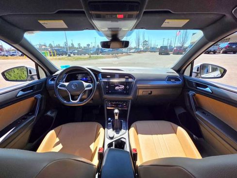 Used 2022 Volkswagen Tiguan SE image 16