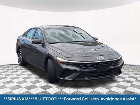 Certified 2025 Hyundai Elantra Sport w/ Cargo Package FWD image 4