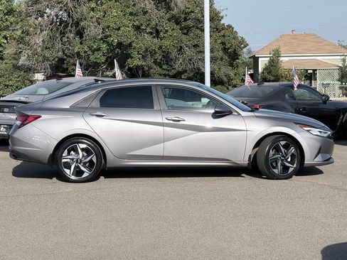 Used 2023 Hyundai Elantra SEL w/ Convenience Package FWD image 4