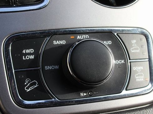Used 2020 Jeep Grand Cherokee Overland image 11