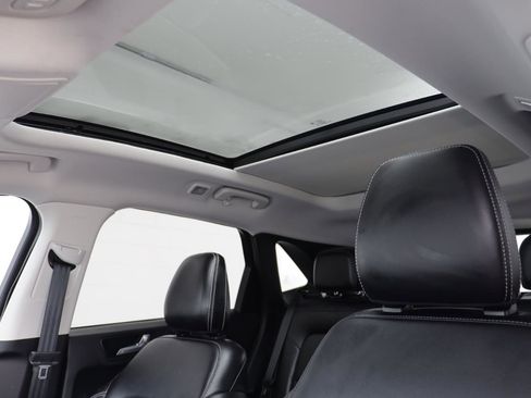 Used 2022 Ford Escape Titanium image 14