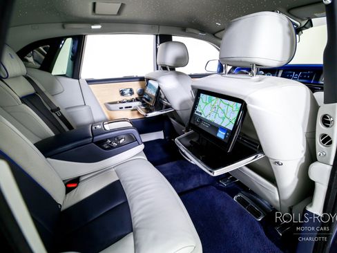 Used 2019 Rolls-Royce Phantom Sedan image 30