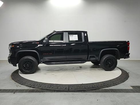Used 2024 Chevrolet Silverado 2500 ZR2 w/ Technology Package AWD/4WD image 4