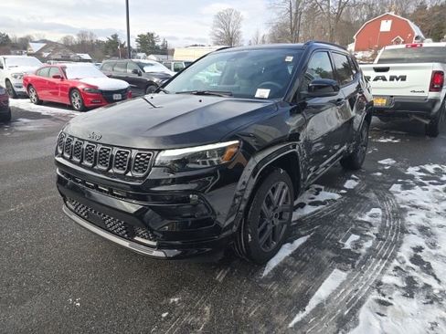 Certified 2025 Jeep Compass Limited w/ High Altitude Package image 3