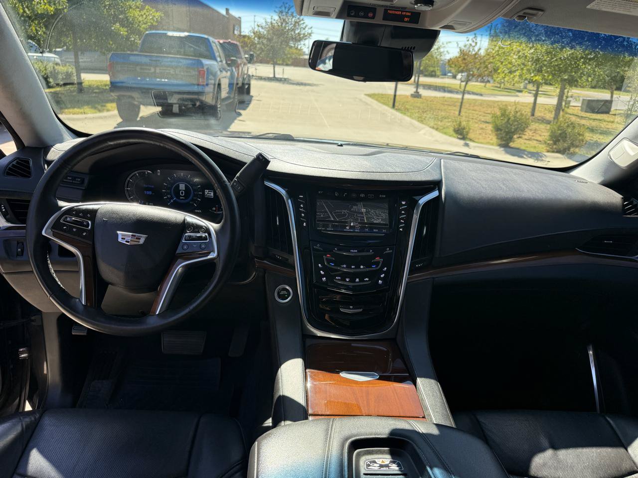 Used 2018 Cadillac Escalade Luxury RWD image 12