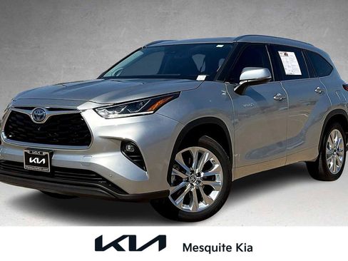 Used 2021 Toyota Highlander Limited image 1