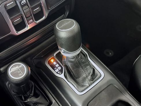 Used 2023 Jeep Gladiator Sport image 19