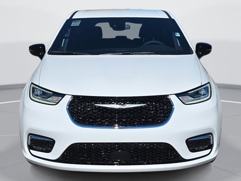 New 2026 Chrysler Pacifica Select image 2