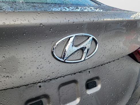 Used 2015 Hyundai Elantra SE w/ Option Group 02 FWD image 9