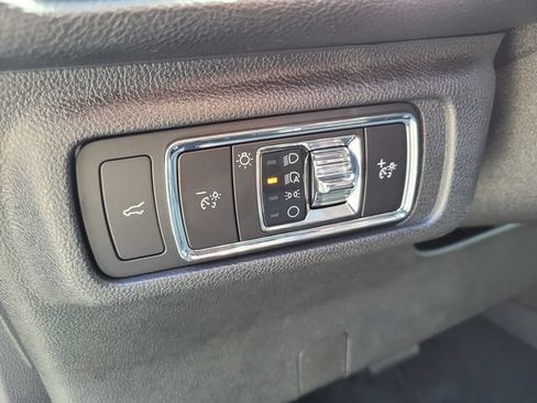 Used 2025 Lincoln Corsair FWD w/ Equipment Group 101A image 17