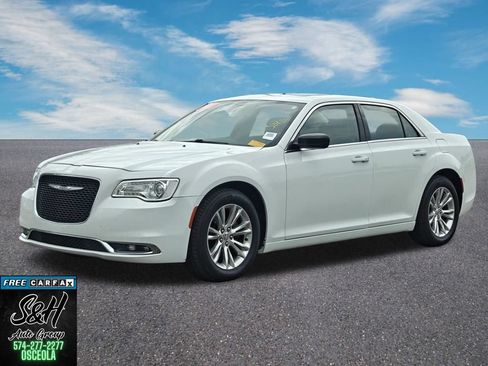 Used 2017 Chrysler 300 Touring w/ Value Package RWD image 15