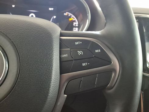 Used 2019 Jeep Grand Cherokee Altitude AWD/4WD image 26