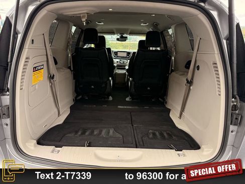 Used 2021 Chrysler Pacifica Touring-L image 25