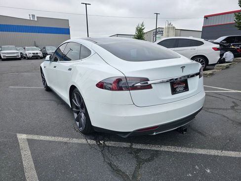 Used 2015 Tesla Model S 70D image 3