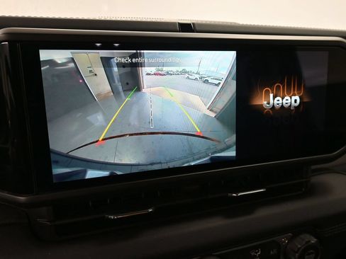 Used 2025 Jeep Wrangler Unlimited Sahara AWD/4WD image 35