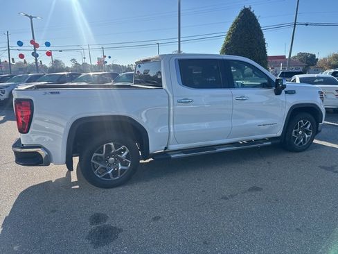 Used 2022 GMC Sierra 1500 SLT w/ SLT Convenience Package image 4