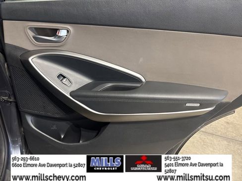 Used 2019 Hyundai Santa Fe XL SE image 16