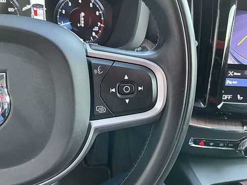 Certified 2021 Volvo XC60 T6 Momentum image 29