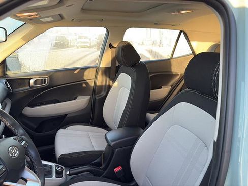 Used 2025 Hyundai Venue SEL image 13