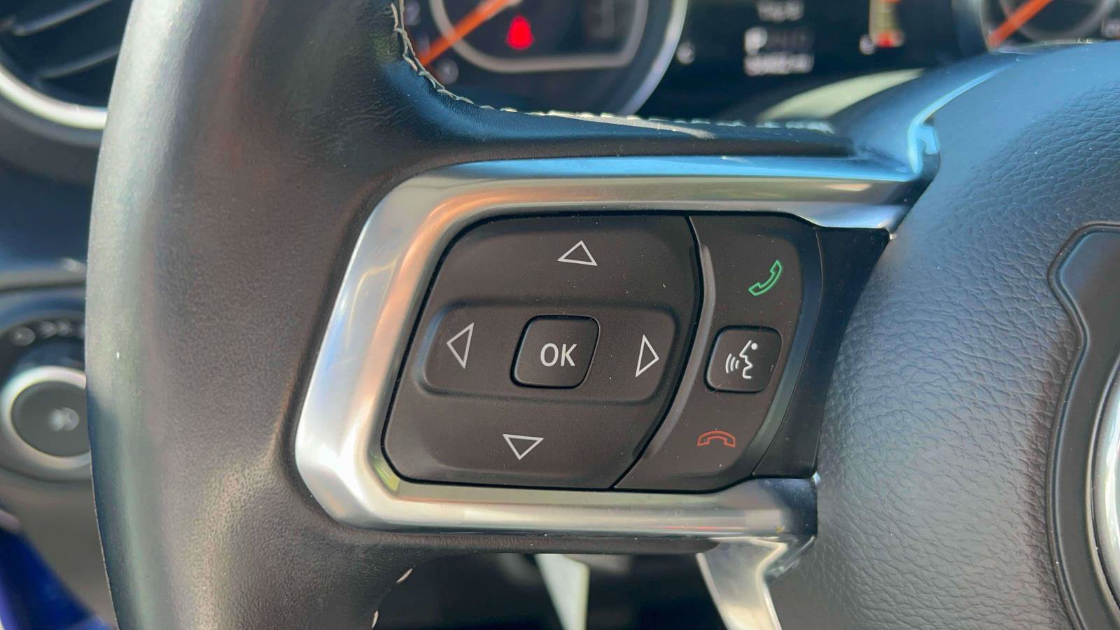 Used 2018 Jeep Wrangler Unlimited Sahara w/ Dual Top Group AWD/4WD image 24