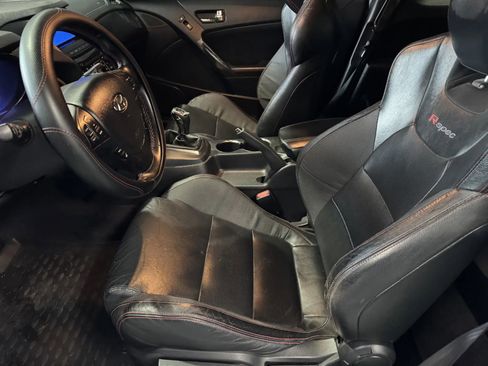 Used 2014 Hyundai Genesis 3.8 image 9