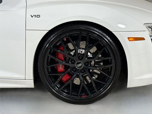 Used 2018 Audi R8 V10 w/ Premium Package image 36