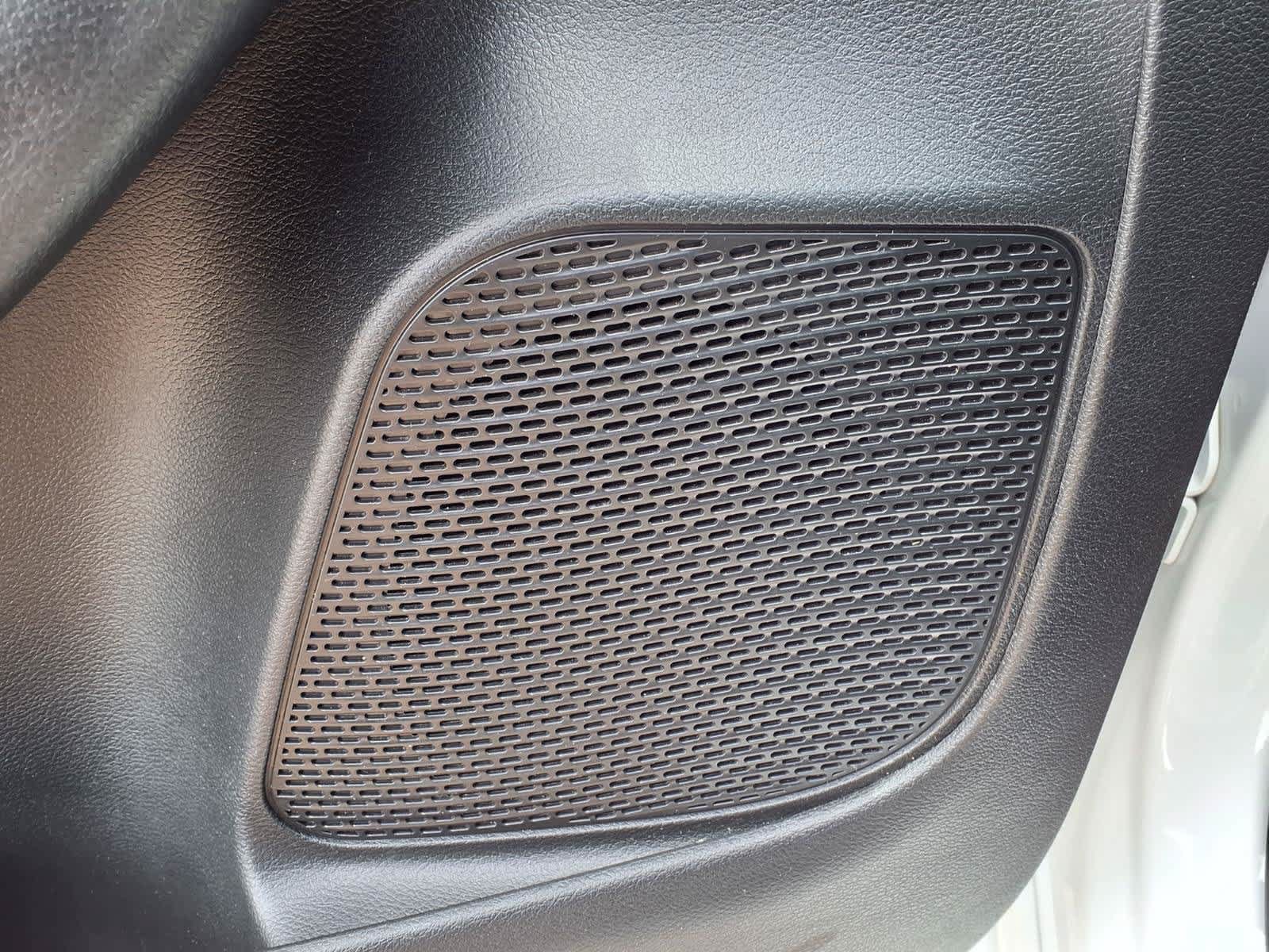 Used 2024 Chrysler Pacifica Limited FWD image 16