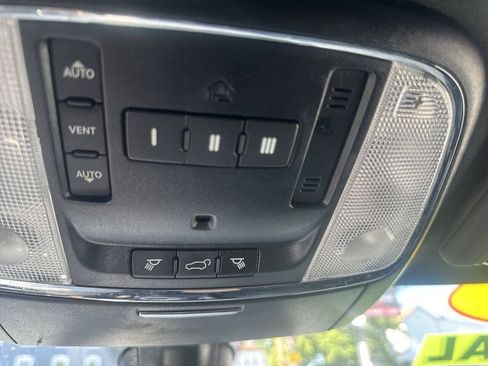 Used 2018 Jeep Grand Cherokee Laredo AWD/4WD image 28