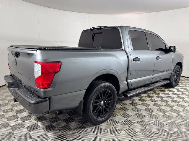 Used 2018 Nissan Titan SV w/ SV Convenience Package AWD/4WD image 3