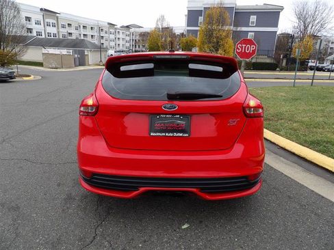 Used 2017 Ford Focus ST image 7