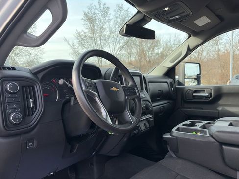 Used 2022 Chevrolet Silverado 2500 Custom w/ Custom Value Package image 11