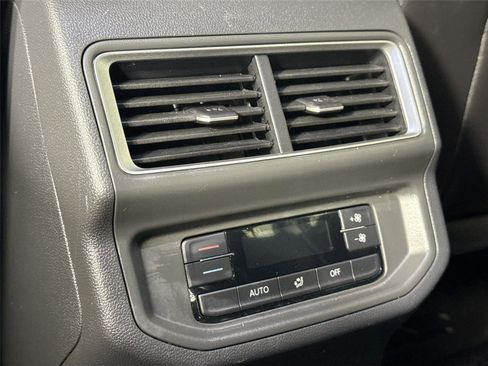 Used 2024 Volkswagen Atlas SE FWD image 45