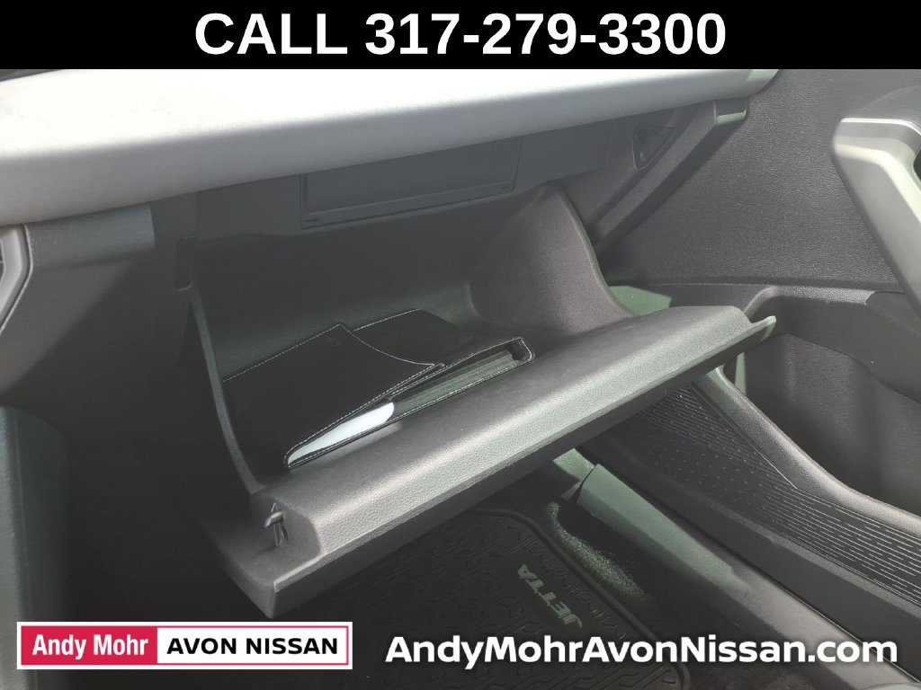 Used 2025 Volkswagen Jetta SE FWD image 32