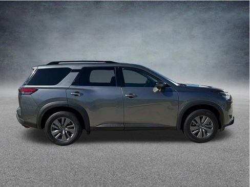 Used 2024 Nissan Pathfinder SV FWD image 12
