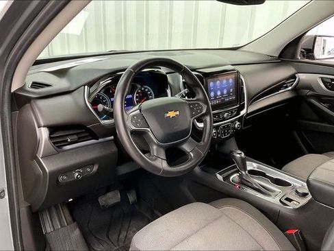 Used 2020 Chevrolet Traverse LT FWD image 16