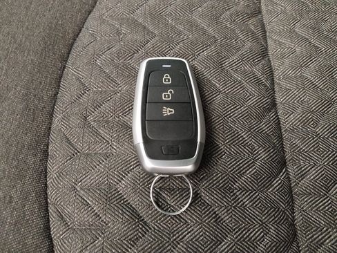 Used 2024 Chevrolet Equinox LT image 32