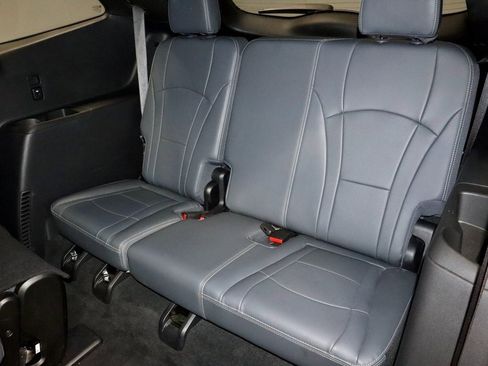 Used 2024 Buick Enclave Premium image 23