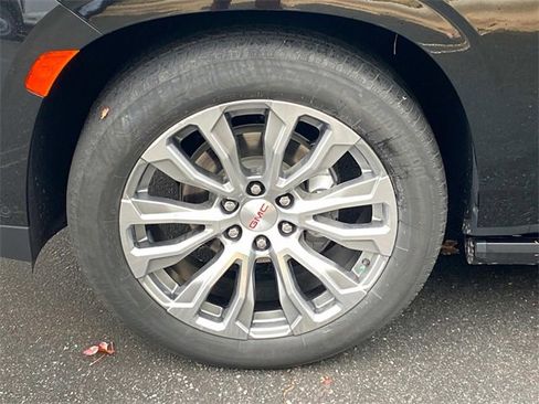 Used 2023 GMC Yukon XL Denali w/ Denali Reserve Package image 6