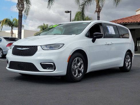 Used 2024 Chrysler Pacifica Limited FWD image 5
