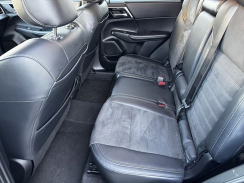 Used 2024 Mitsubishi Outlander SE image 6