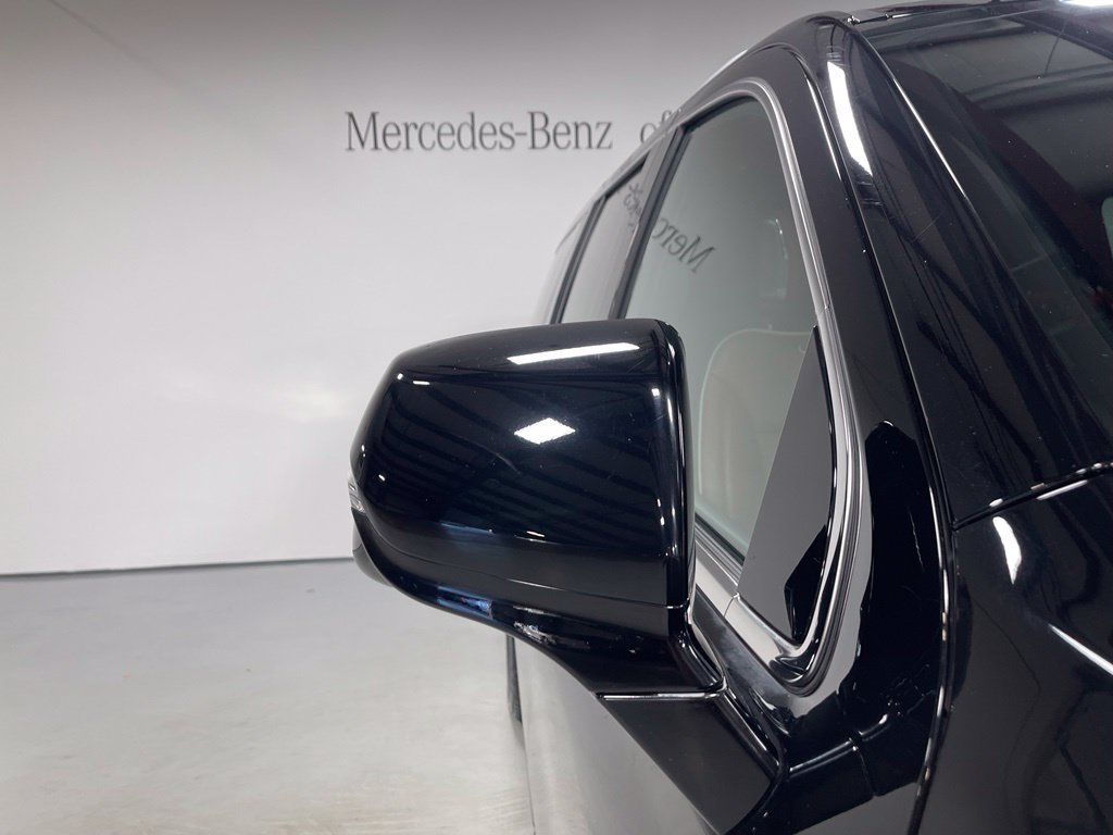 Used 2024 GMC Yukon XL Denali Ultimate AWD/4WD image 12