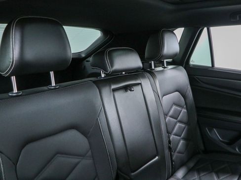 Used 2024 Volkswagen Atlas Cross Sport SE FWD image 28
