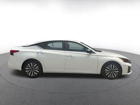 Used 2025 Nissan Altima 2.5 SV image 16