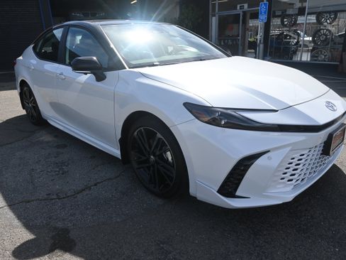 Used 2026 Toyota Camry Hybrid image 10