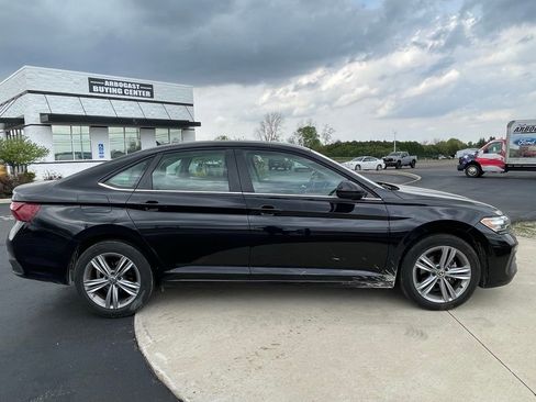 Used 2024 Volkswagen Jetta SE image 9