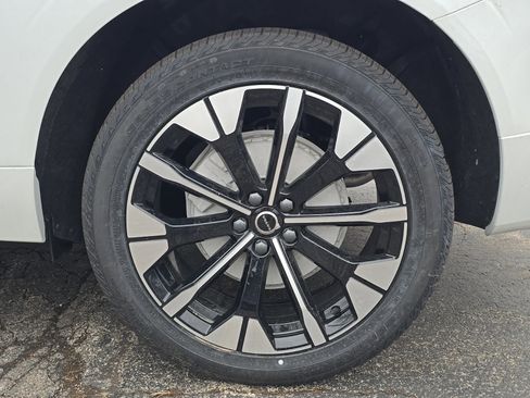 New 2026 Volvo XC60 B5 Plus w/ Climate Package image 6