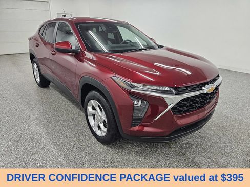 Used 2024 Chevrolet Trax LS w/ LS Convenience Package FWD image 3