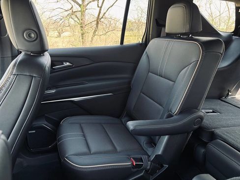 Used 2025 Chevrolet Traverse High Country image 26