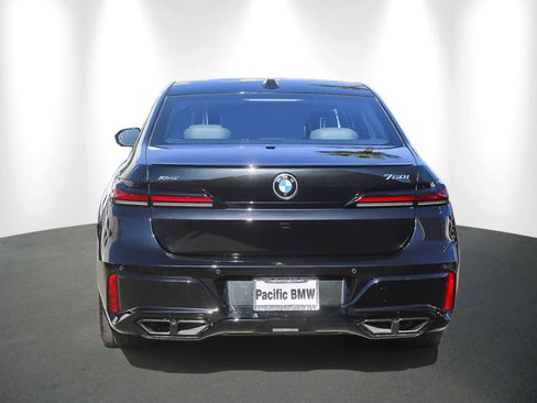 Used 2024 BMW 760i xDrive w/ Premium Package 2 image 5